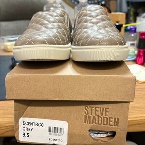 Steve Madden Ecentrcq women’s size sz 9.5
Eccentriq Slip Ons Brand New